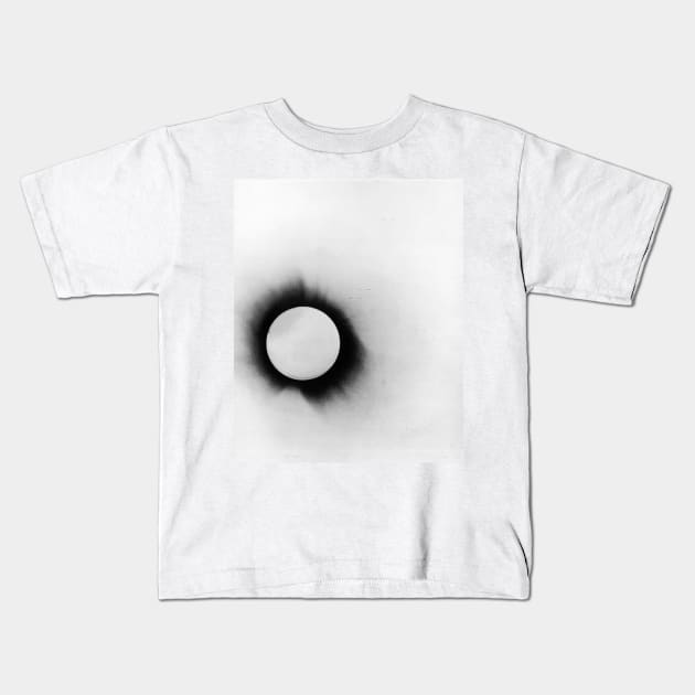 1919 solar eclipse (R506/0458) Kids T-Shirt by SciencePhoto